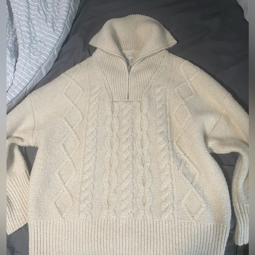 Cable knit sweater with zipper crew neck